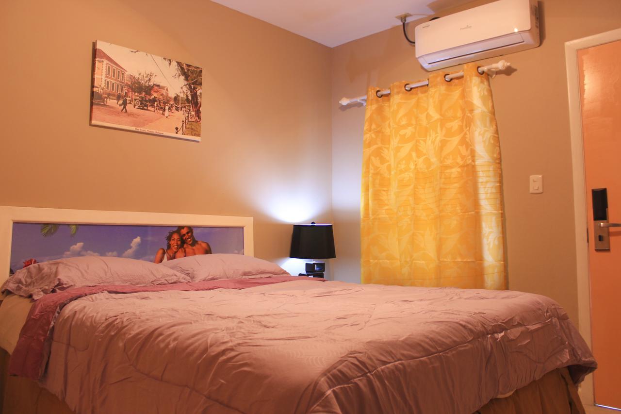 Hibiscus Inn Hotel Nassau Buitenkant foto