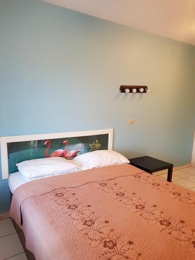 Hibiscus Inn Hotel Nassau Buitenkant foto